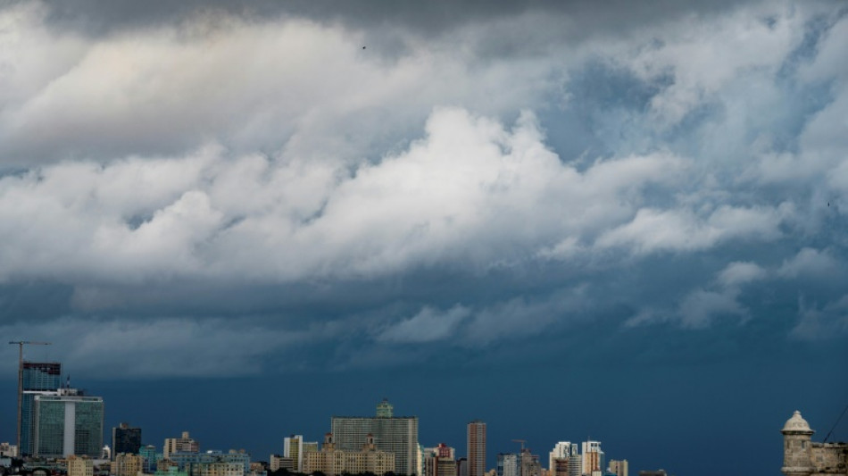 Tormenta tropical Idalia se convierte en huracán al acercarse a Florida 