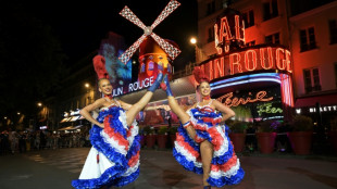 Moulin Rouge recupera as pás de seu famoso moinho antes dos Jogos Olímpicos