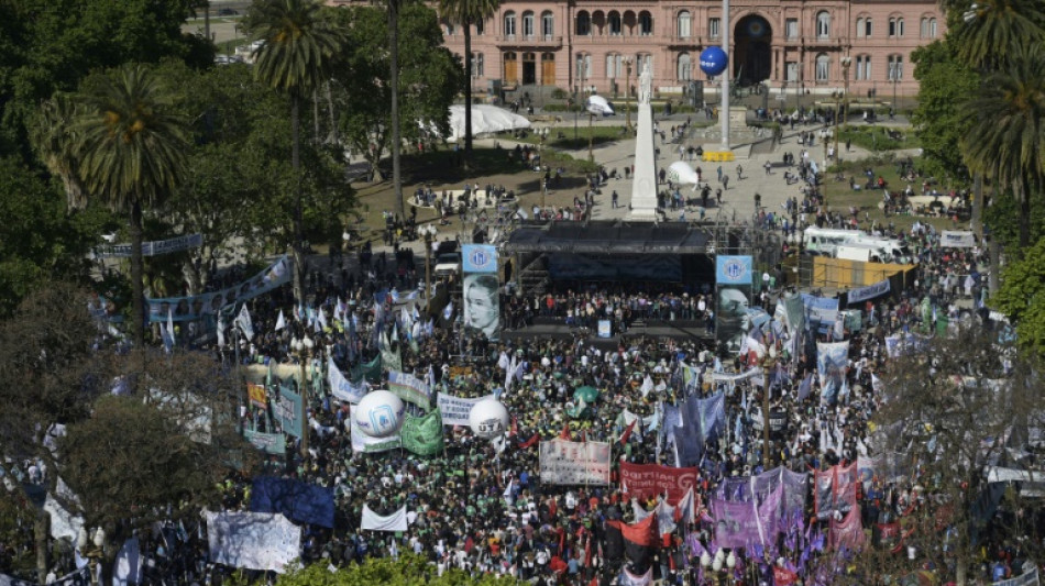 Reclaman un control de precios e impulso al mercado interno en un masivo acto peronista en Argentina