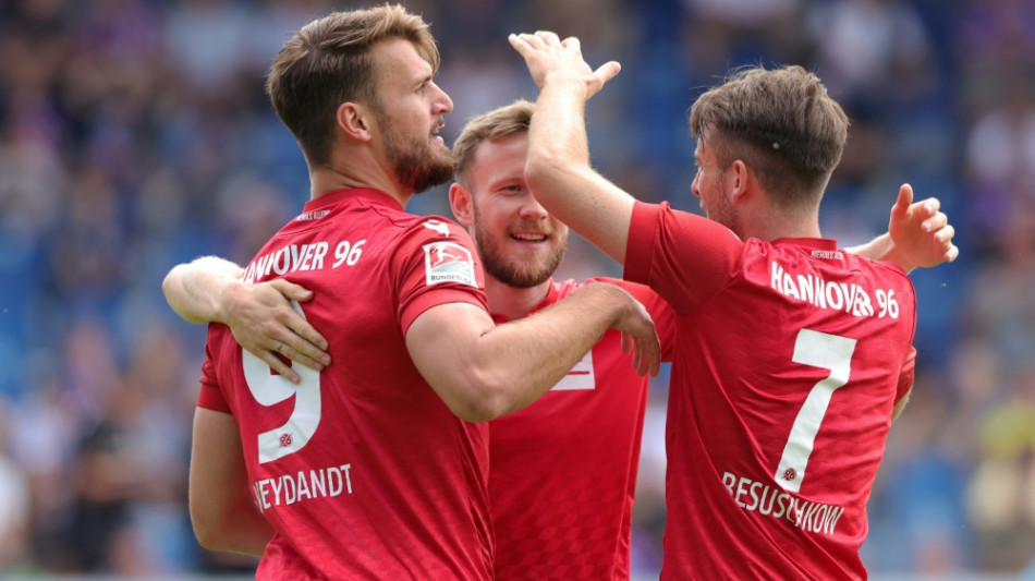 2. Liga: Hannover stürzt Regensburg - St. Pauli siegt klar