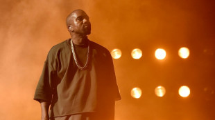 Twitter, rebaptisé X, rétablit le compte de Kanye West