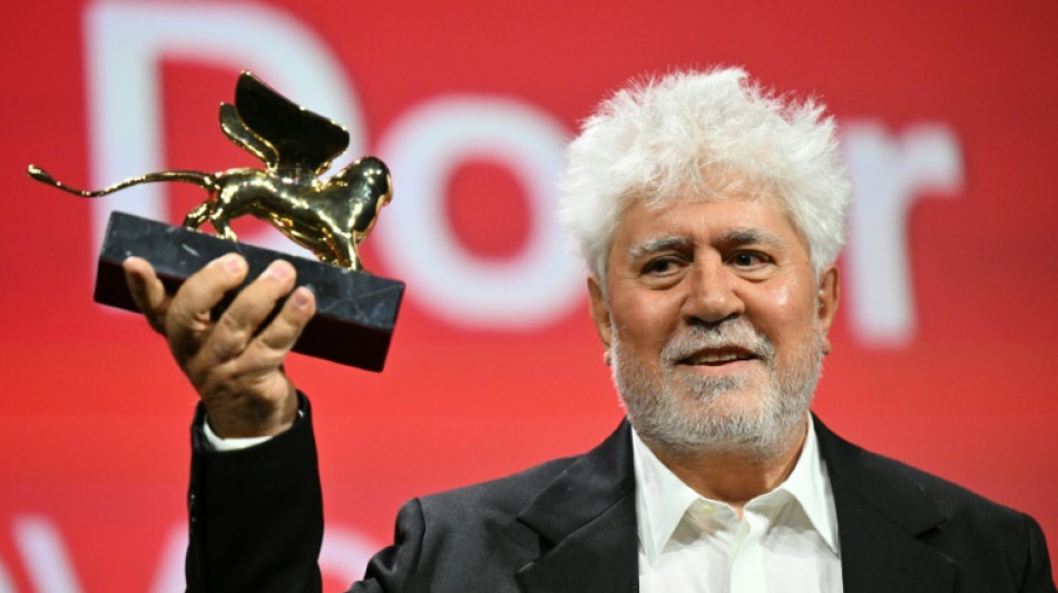 Pedro Almodóvar gana el León de Oro con su primer largometraje en inglés, "La habitación de al lado"