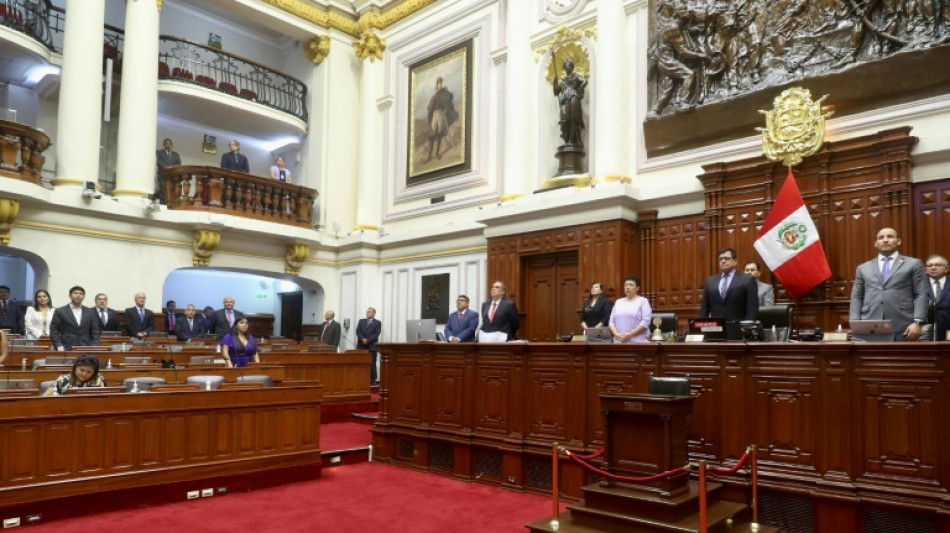 Entre protestas, el adelanto de elecciones sigue en punto muerto en el Congreso de Perú