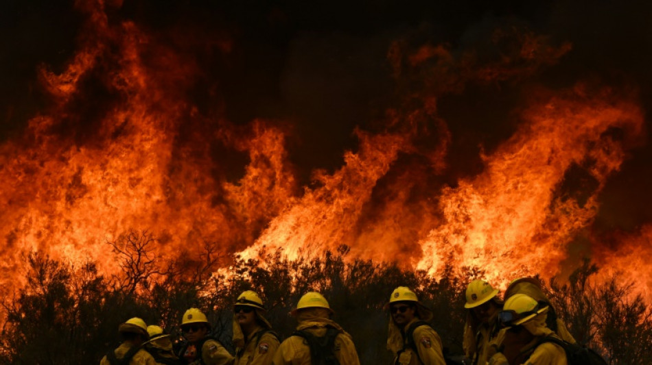 Vasto incendio y centenas de hogares evacuados en el noroeste de EEUU