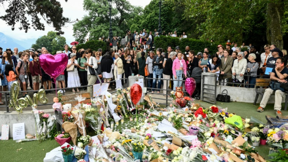 French town to pay tribute to those who chased off knife attacker