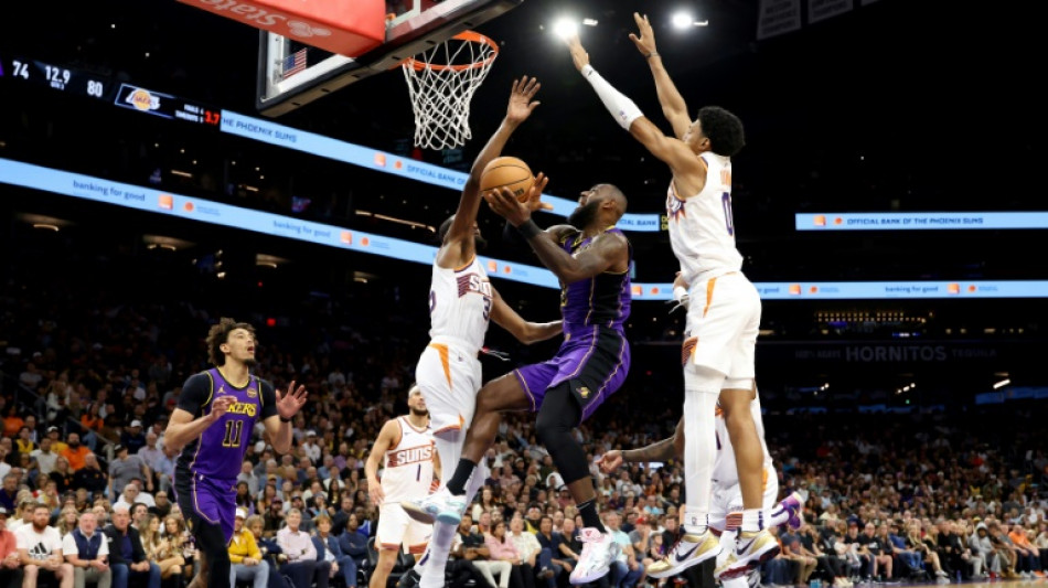 Suns scorch Lakers, Celtics stay perfect