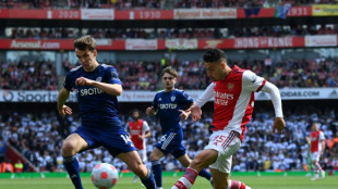 Angleterre: Arsenal talonne Chelsea, Leeds relégable