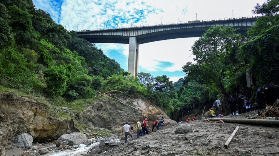 Al menos 18 desaparecidos por la crecida de un río en Ciudad de Guatemala
