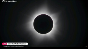 Aficionados presencian deslumbrante eclipse solar total en Australia