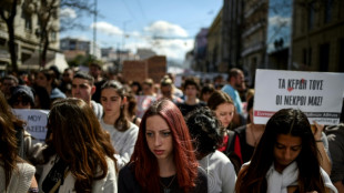 Familias de víctimas del choque ferroviario en Grecia denuncian al primer ministro