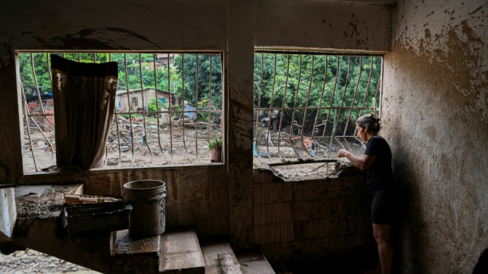 Empezar de cero o quedarse, el dilema de afectados por mortal crecida de aguas en Venezuela