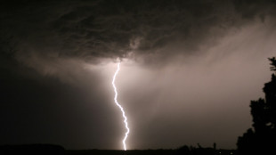 La France touchée par de violents orages, une victime à Rouen