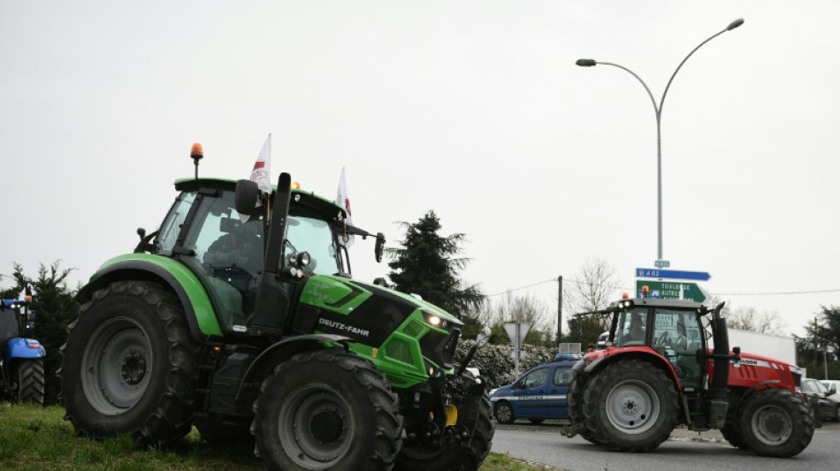 Flambée des prix du carburant: plusieurs opérations escargot en Bretagne