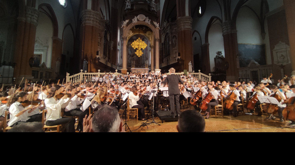 A Bologna Orchestra di giovani suona per la pace nel mondo