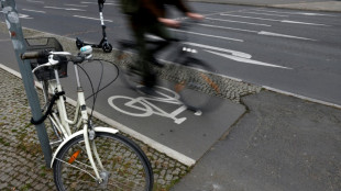 Betrunkener Jugendlicher tritt Seniorinnen in Wolfsburg vom Fahrrad