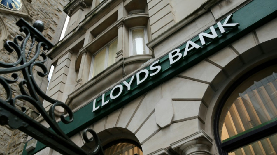 El banco británico Lloyds reduce su beneficio por provisiones ante impagos