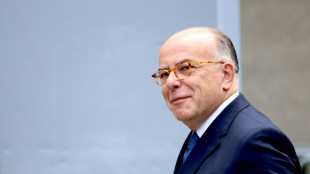 Premier ministre: Macron rencontrera Bernard Cazeneuve lundi matin