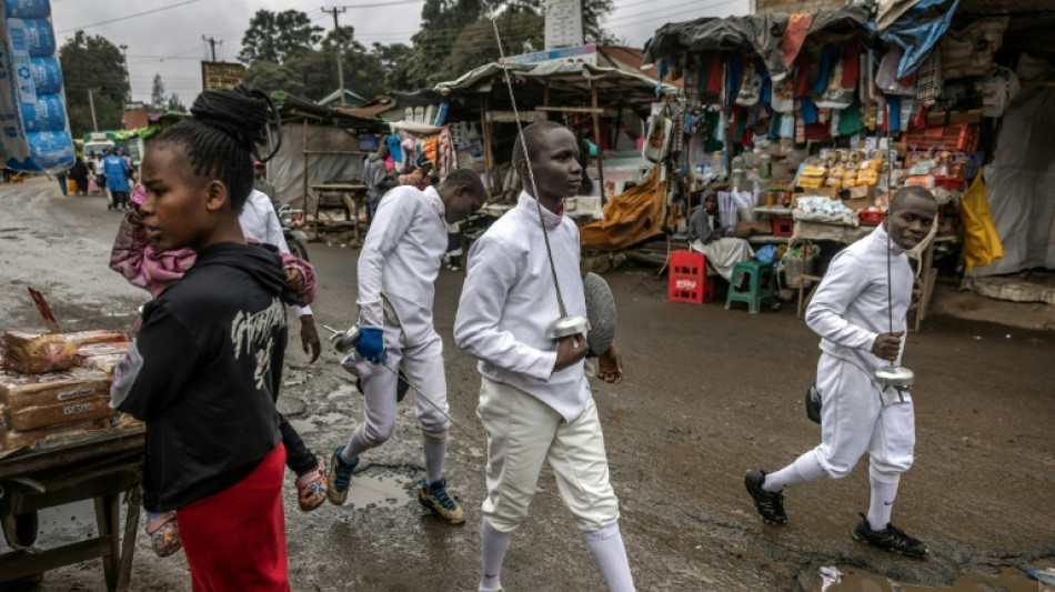 Fencing offers teens hope in impoverished Nairobi slum 