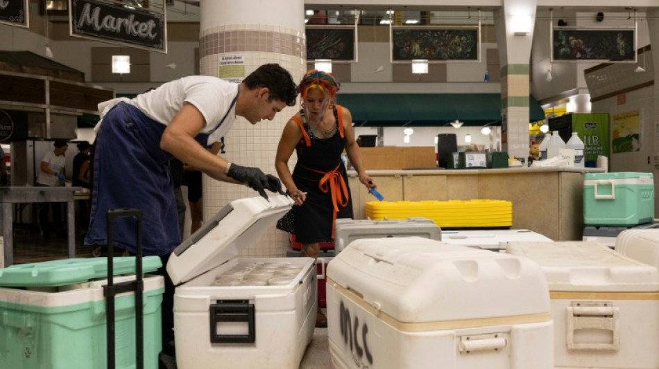 Chefs estrellas de Hawái organizan alimentación de sobrevivientes del incendio