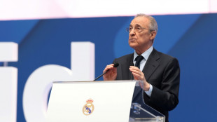 Foot: Florentino Pérez charge l'UEFA et la FIFA et réaffirme son soutien à la Super Ligue