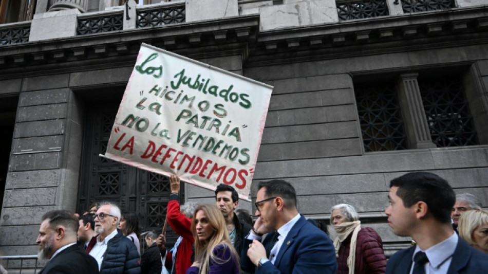 Congresso argentino ignora protestos e ratifica veto de Milei à lei que aumentaria aposentadorias