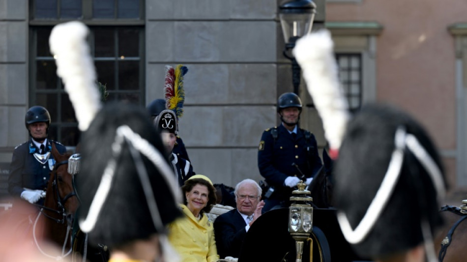 Miles de suecos asisten a festejo por 50 años de reinado de Carlos XVI Gustavo