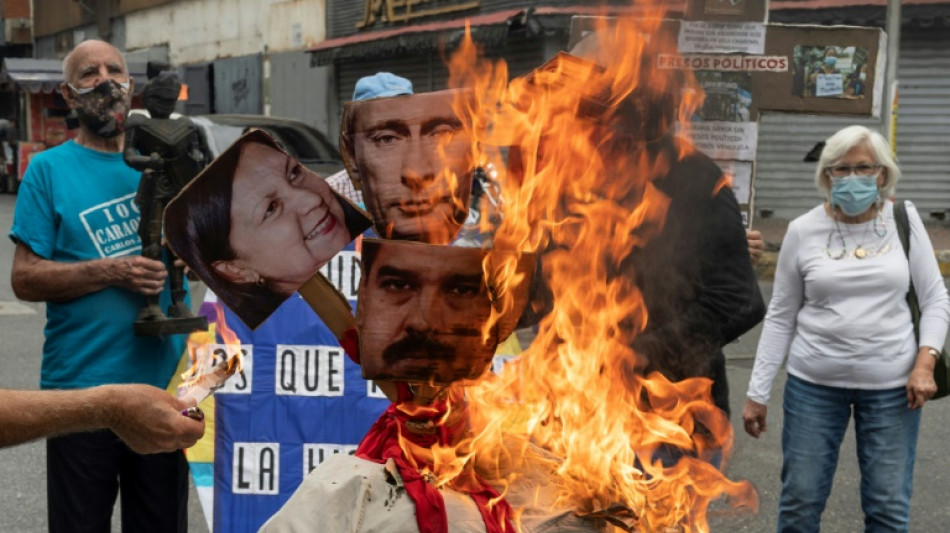Putin and Maduro burnt as 'Judas' in Caracas