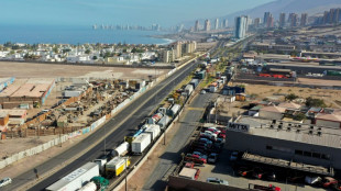 Pequeñas agrupaciones de camioneros protestan en varios puntos de Chile