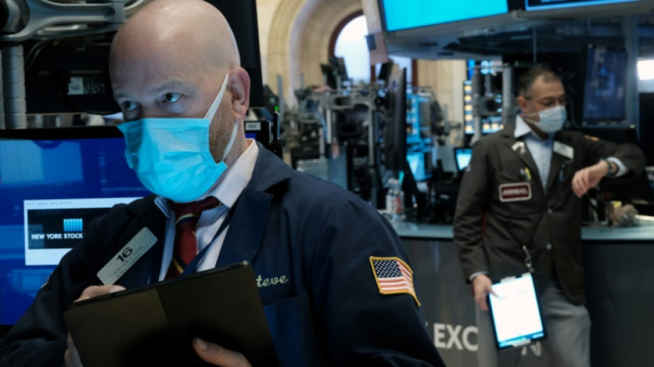Wall Street commence la semaine en baisse, plombée par la technologie