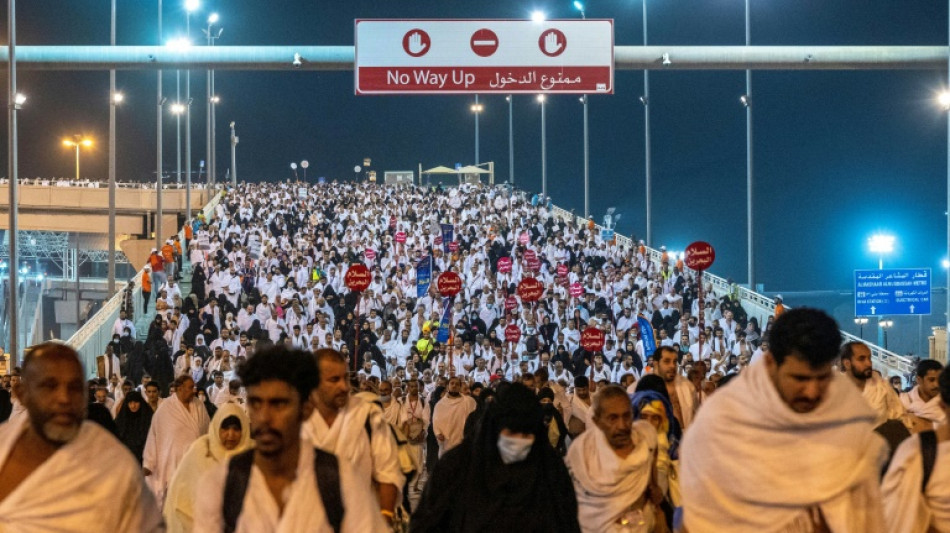 Huge crowds 'stone the devil' as fiercely hot hajj winds down 