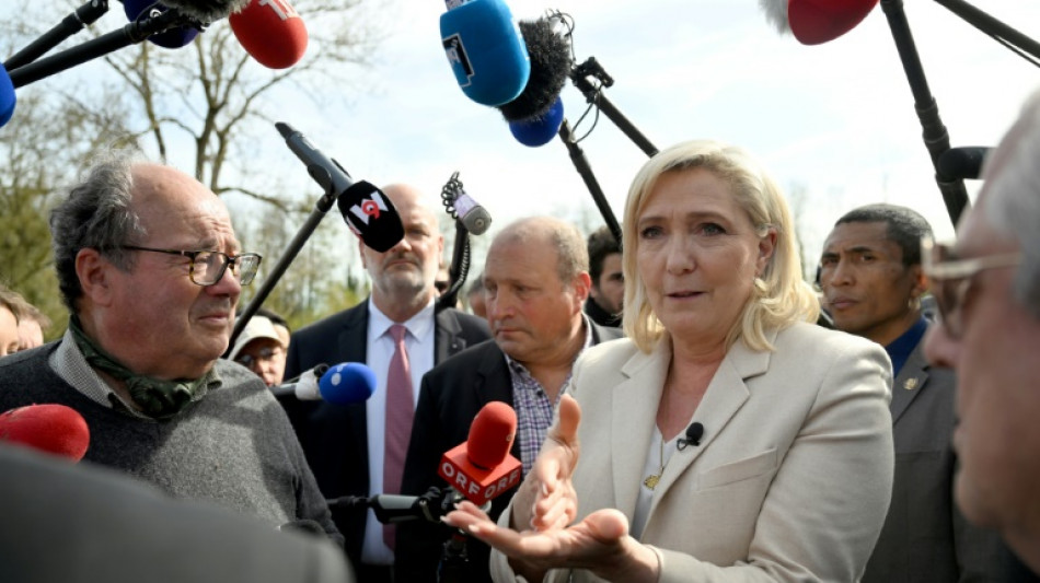 Le Pen "no confía" en el paso atrás de Macron en su proyecto de reforma de la jubilación en Francia
