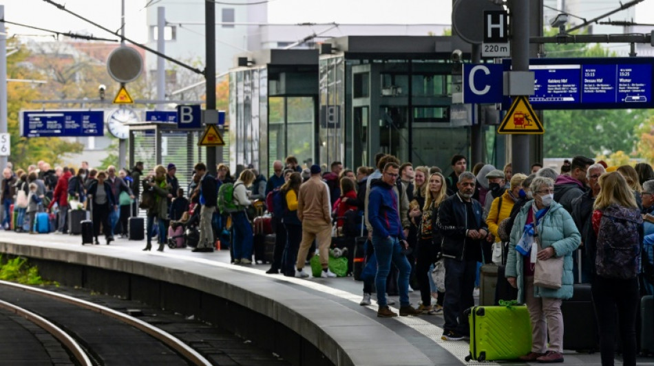 Politiker fordern nach Sabotage-Akt bei Bahn besseren Schutz der Infrastruktur