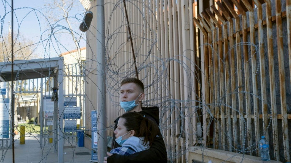 Anxious wait for Ukrainian asylum seekers at Mexican-US border