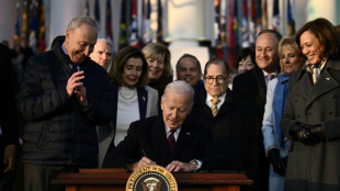 "Amor es amor", dice Biden al promulgar la ley que protege el matrimonio homosexual