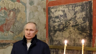 Putin asiste solo a misa de Navidad ortodoxa en una iglesia del Kremlin 