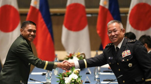 Filipinas y Japón firman un pacto de defensa que permite el envío de tropas