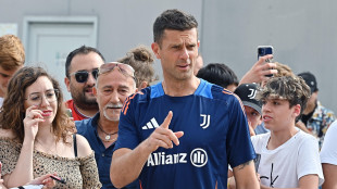 Calcio: Juve, Thiago Motta e Giuntoli salutano i tifosi