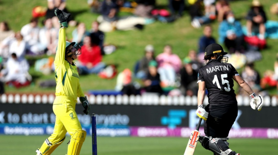 Australia trounce New Zealand to fire World Cup warning